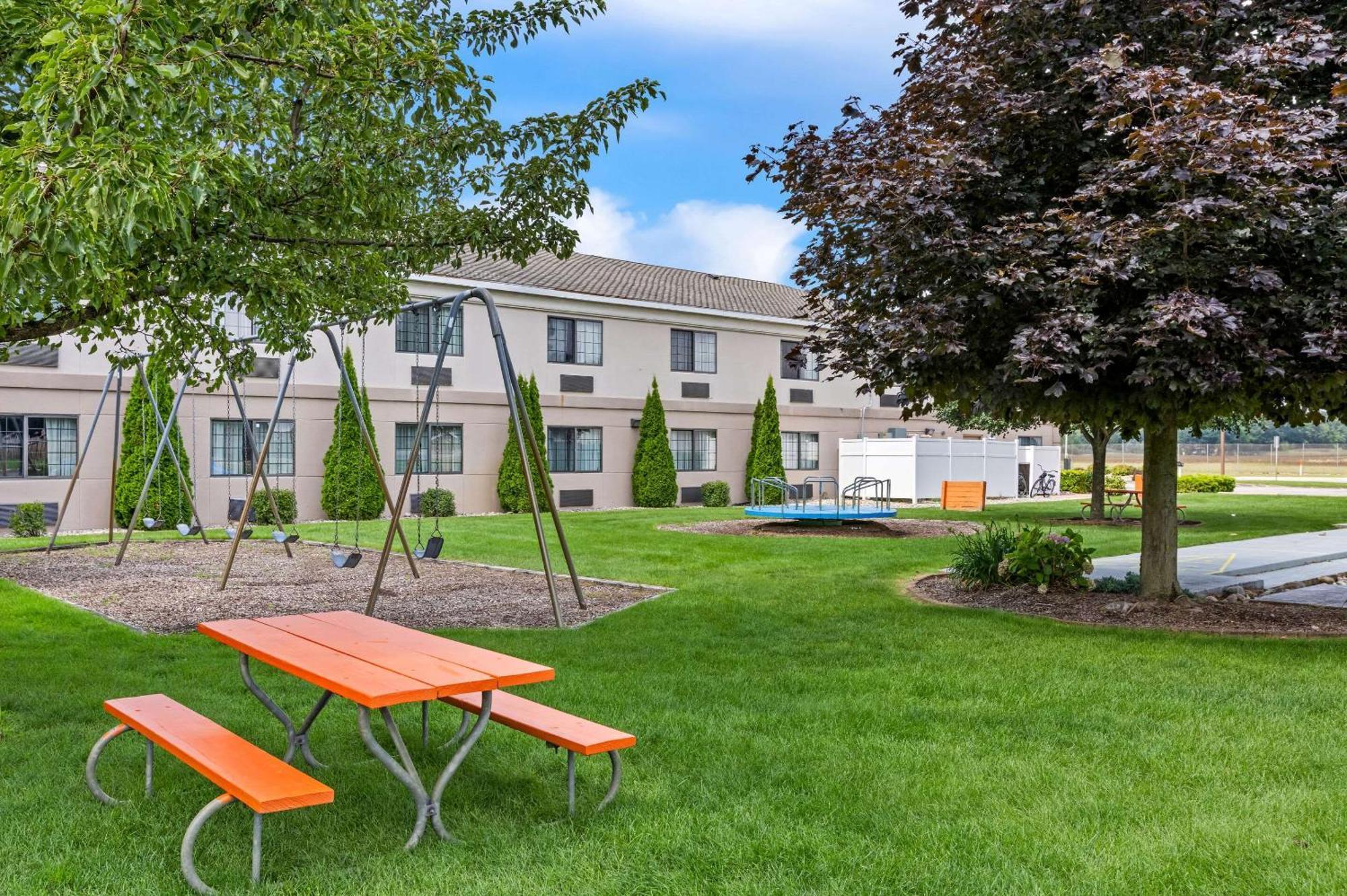 Comfort Inn Ludington Near Us-10 Luaran gambar